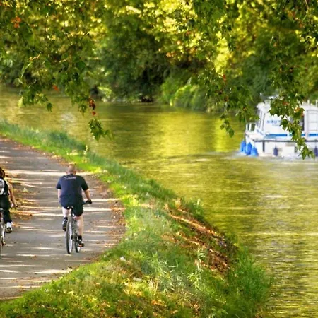 Belle Maison En Pierre Au Bord Du Canal Du Midi Roubia